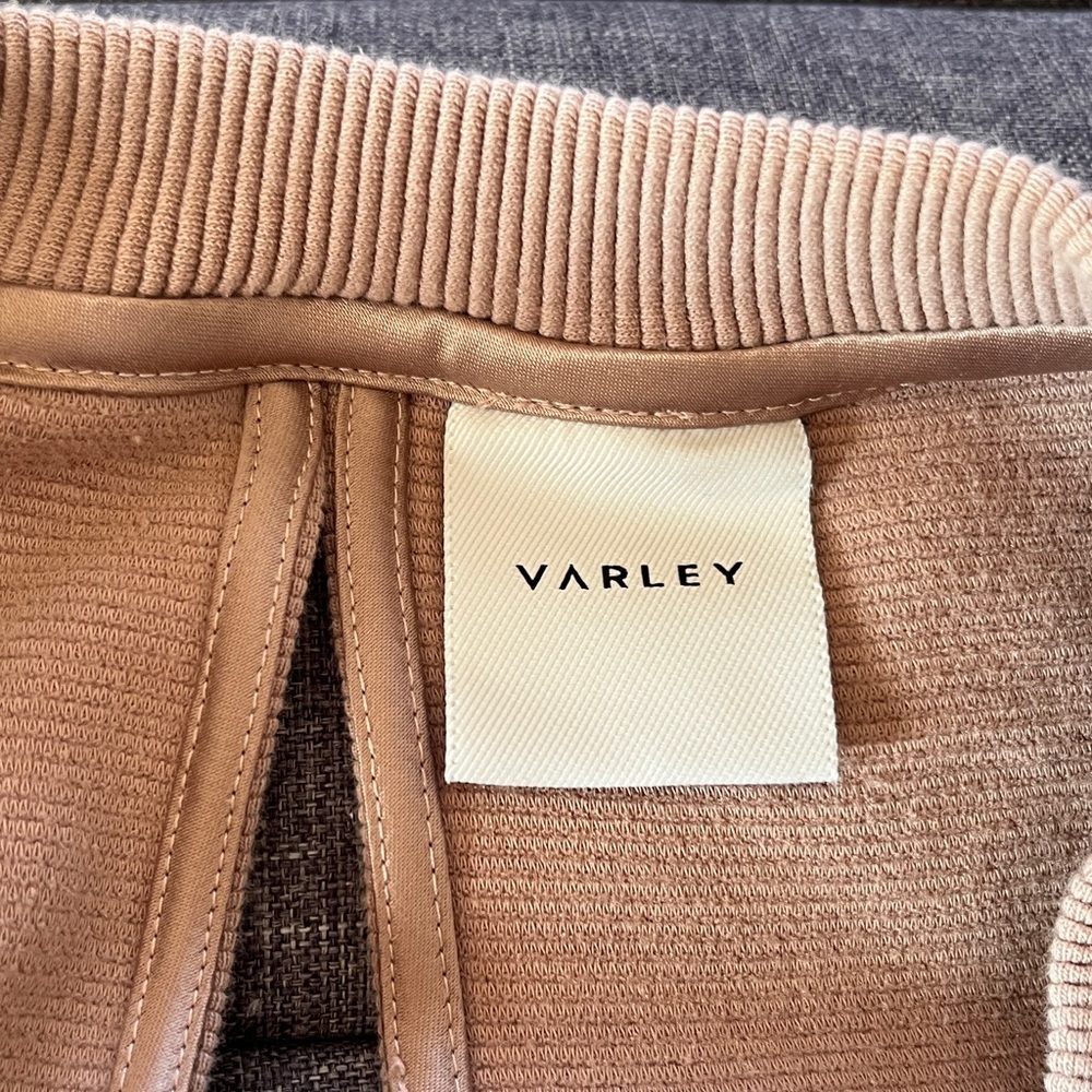 Varley Beige Ribbed Knit Top with back keyhole cutout size Large - Picture 3 of 7